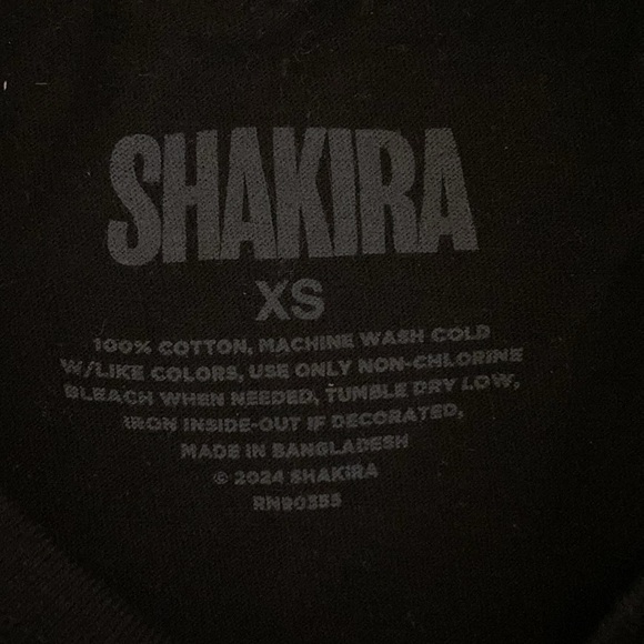Shakira Short Sleeve Graphic T-Shirt NWT - Picture 5 of 7
